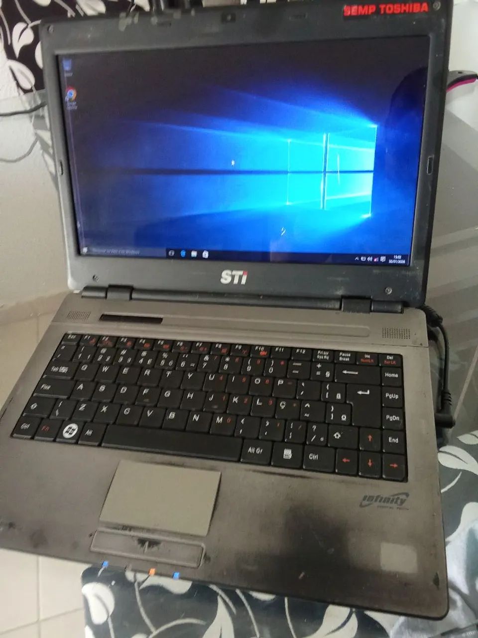 Notebook SEMP TOSHIBA conservado