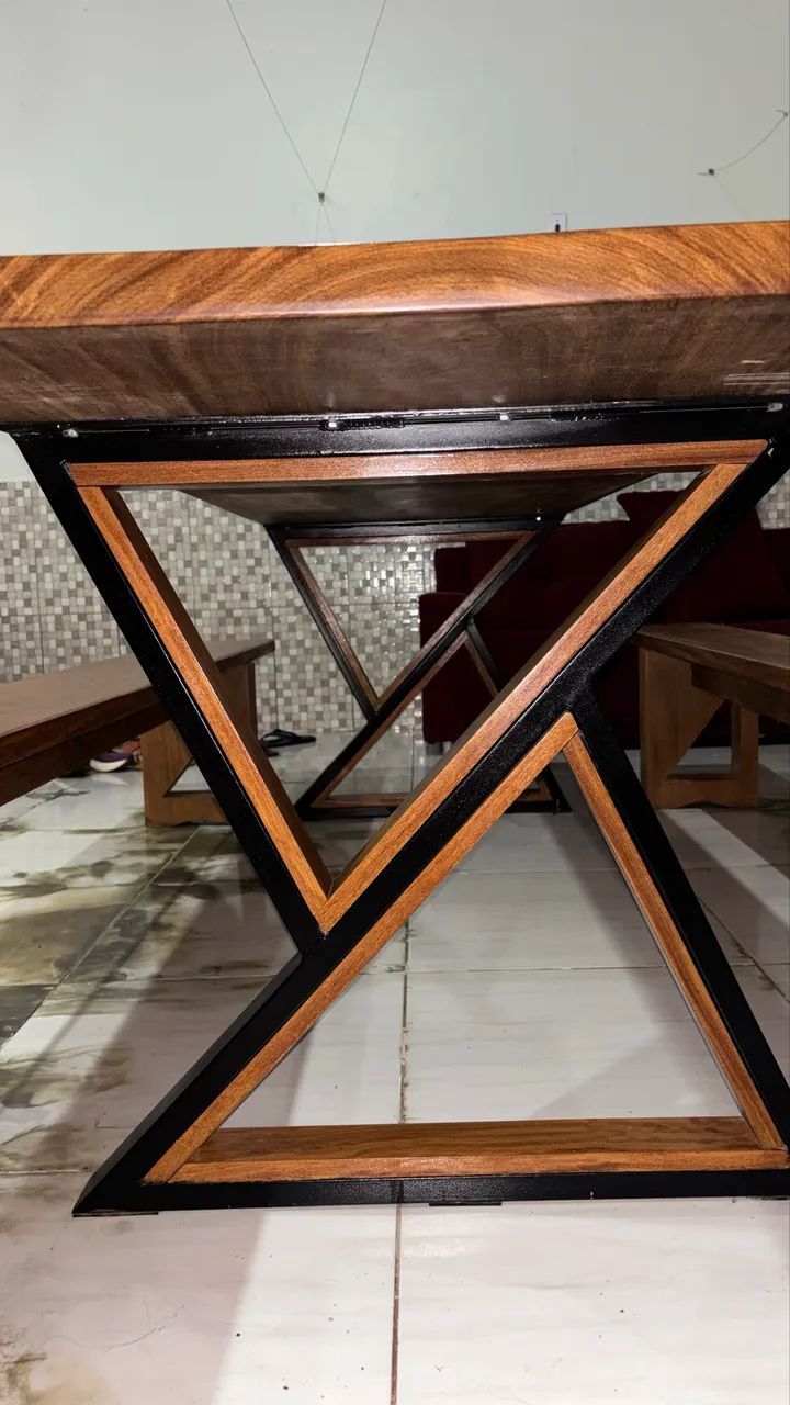 MESA DE MADEIRA NOBRE 