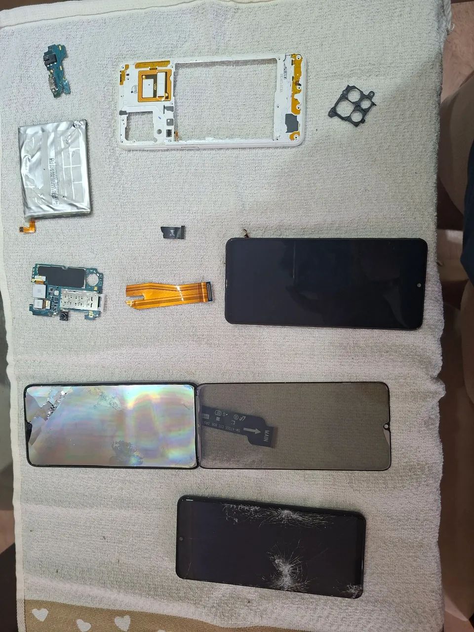 Celulares Sucata (não sei se as peças funcionam) - Foto 2