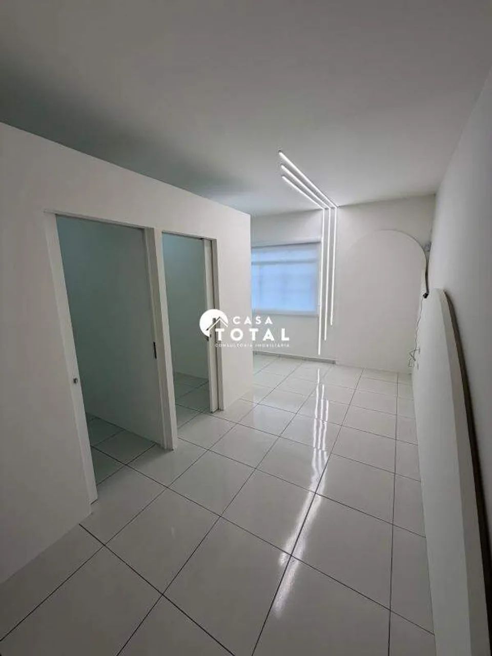 Sala Comercial com para aluguel no bairro Vila América em Mauá |