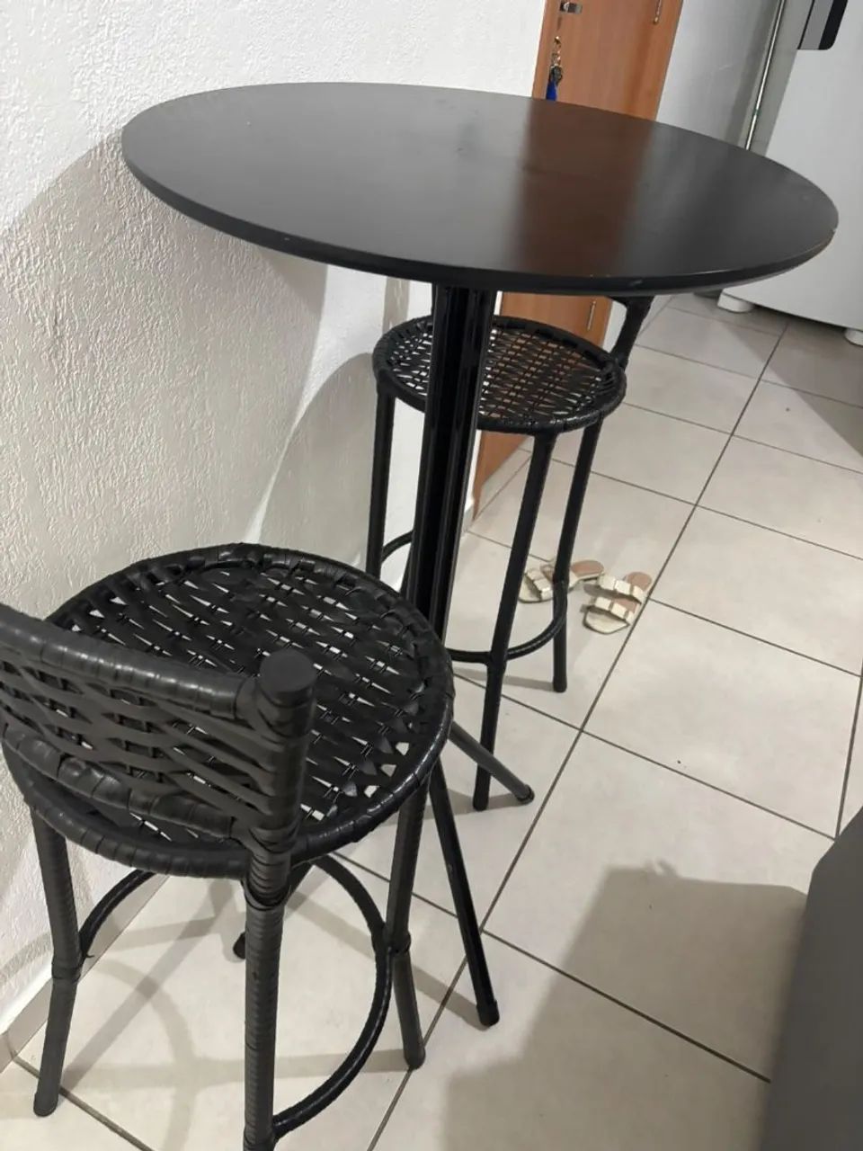 Mesa com duas banquetas  - Foto 4