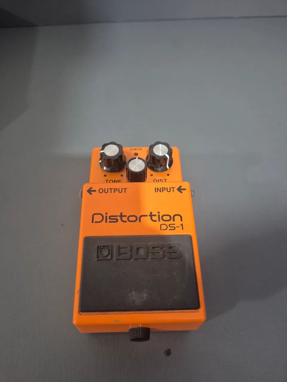 Pedal distortion boss