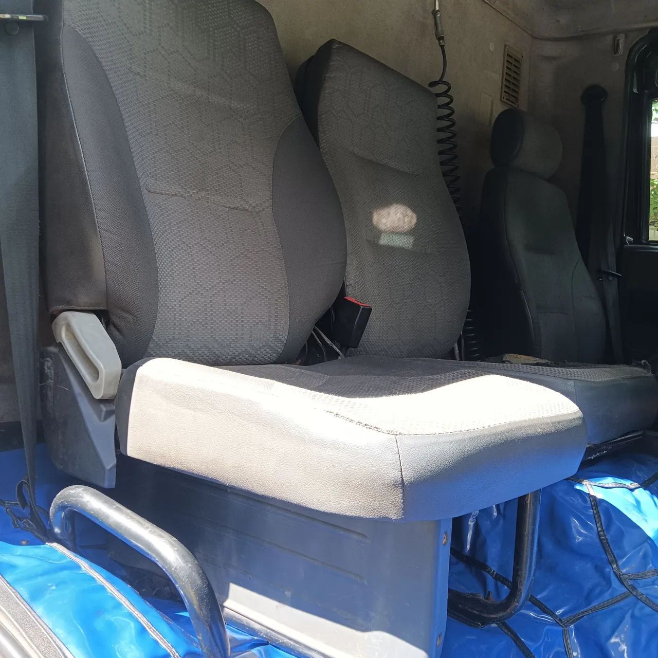 Vendo este lindo caminhão Ford Cargo 2429,ano 2013 Baú com 10m de comprimento , 18 palates - Foto 6