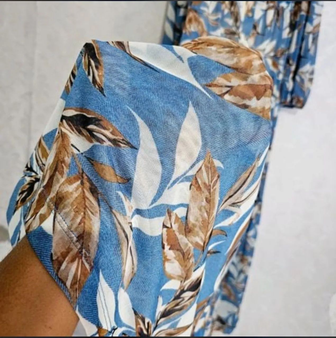 vestido longo feminino estampado azul - Foto 3