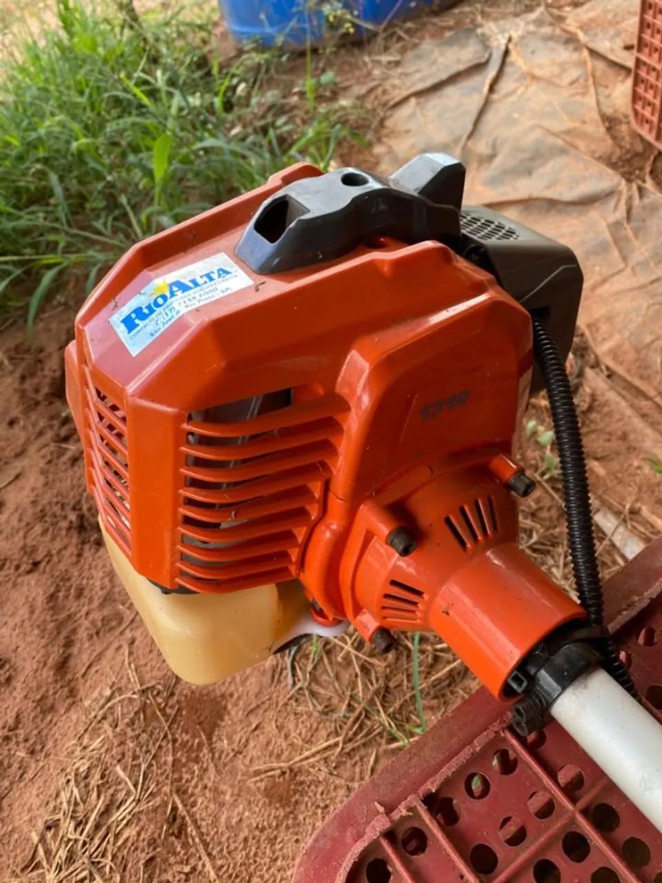 Roçadeira Husqvarna 131R gasolina - profissional - Foto 4