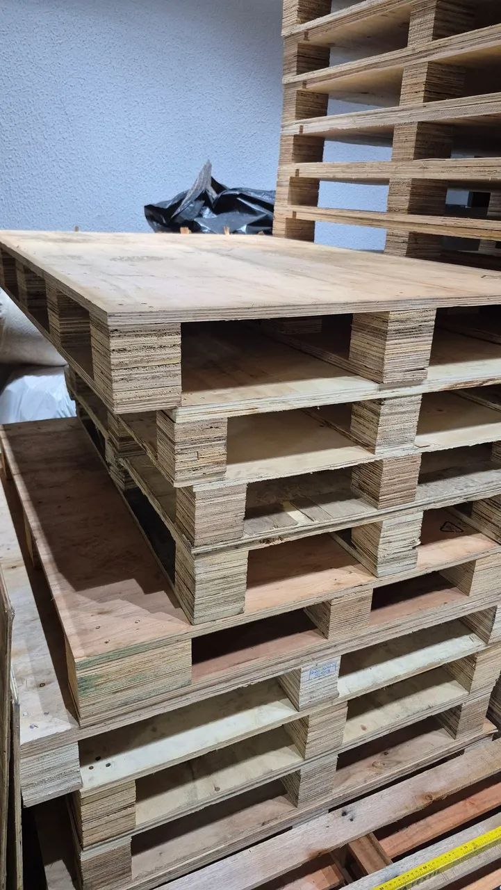 Pallets seminovos compensado resistente, entregamos. 