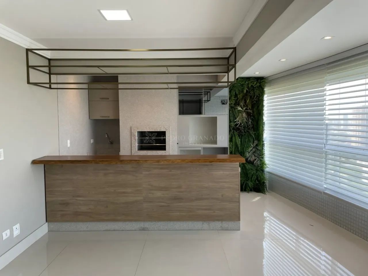 Apartamento com 03 suítes - Zona 01