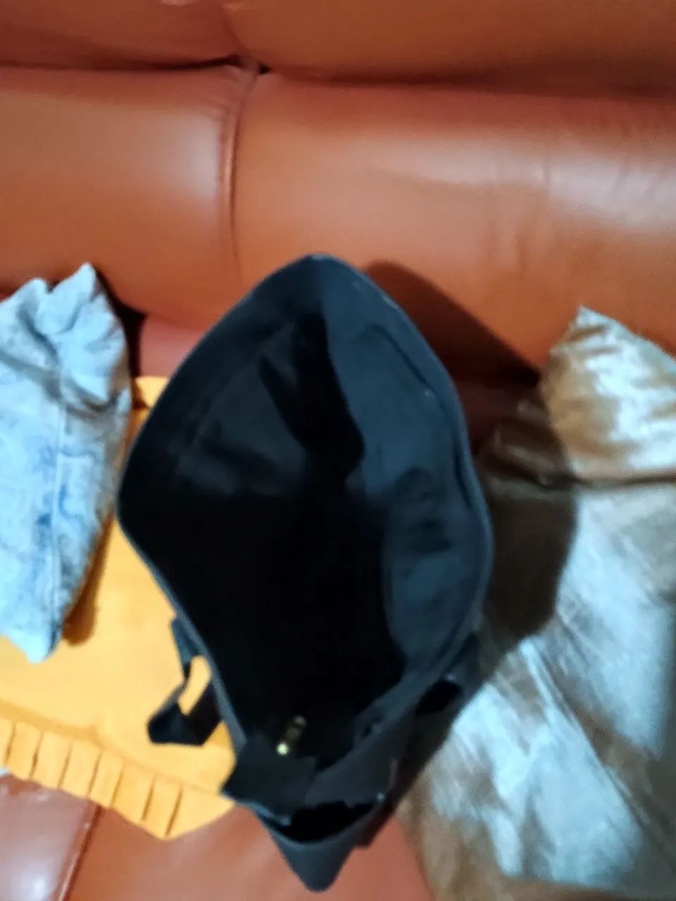 Duas bolsas quase novas - Foto 4