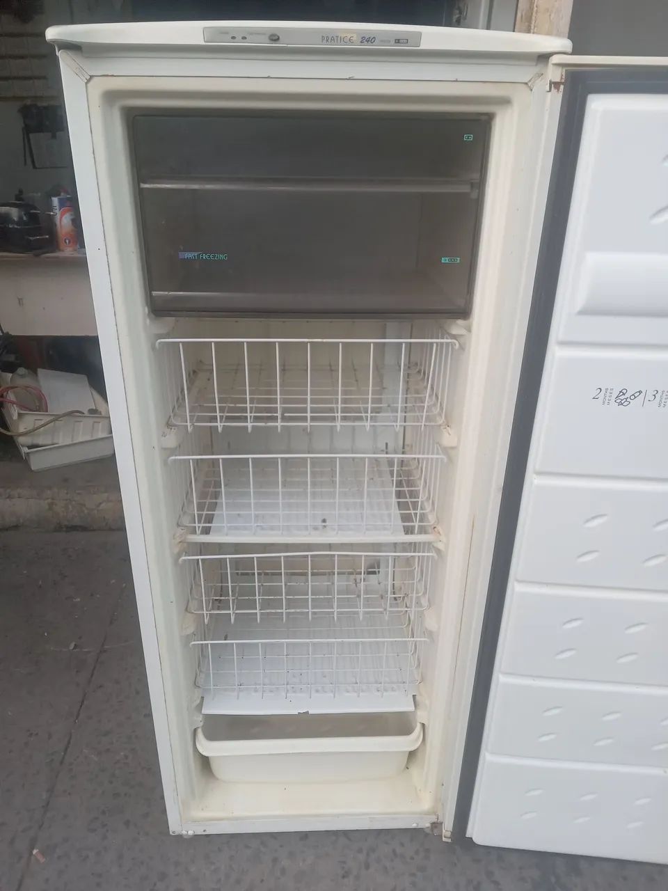 Freezer  Vertical  Cônsul 240 Litros - Foto 3
