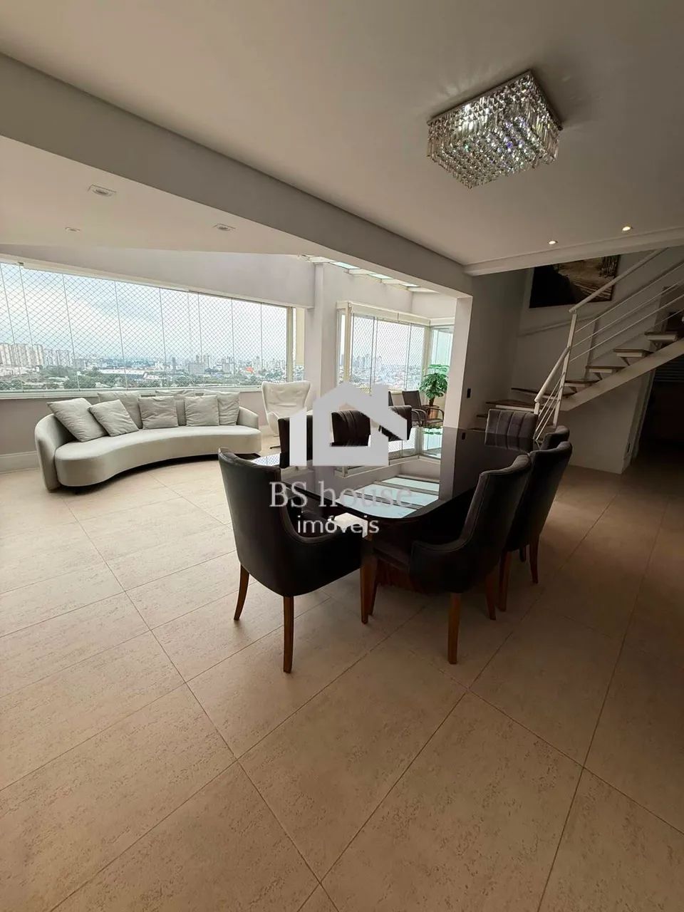 Cobertura duplex mobiliada para alugar com 227 m² e 3 suítes no Centro