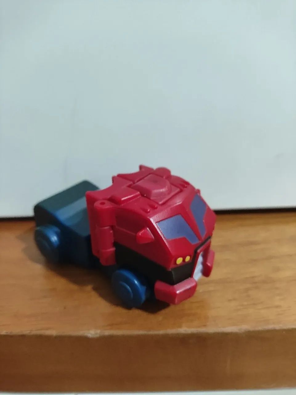 Miniatura boneco Transformers Optimus prime 2008 MC Donald's hasbro  - Foto 2