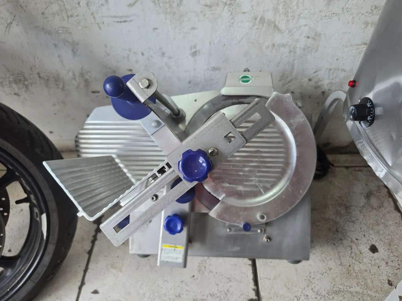 Cortador de frios AXT-30I automático 