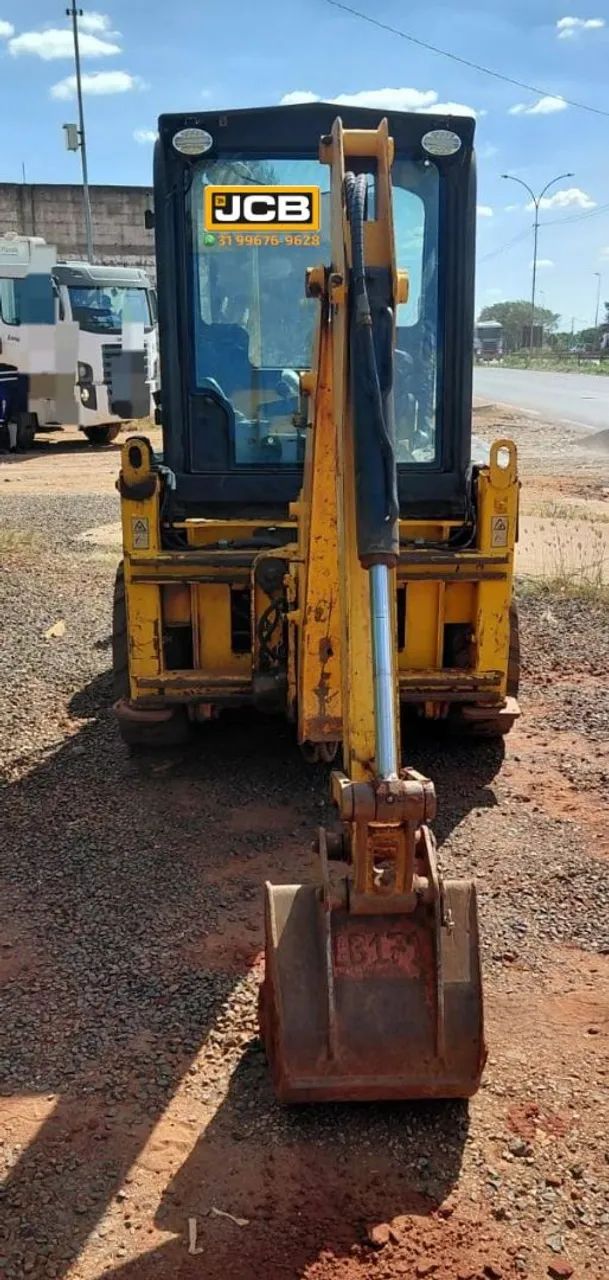 Mini retroescavadeira JCB 1CX cabinada  - Foto 5