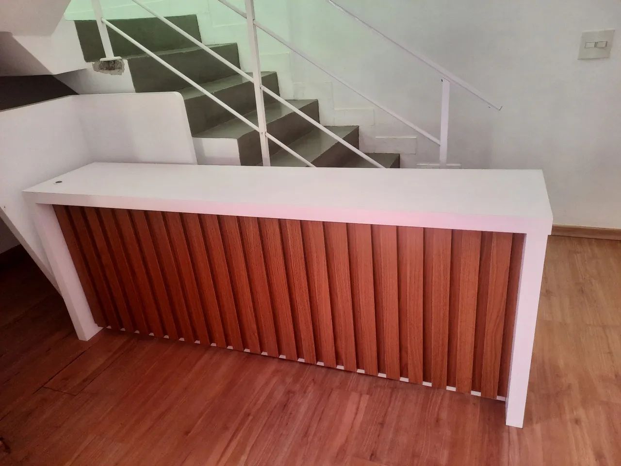 MESA  ESPECIAL DE RECEPÇÃO, TIPO BANCADA