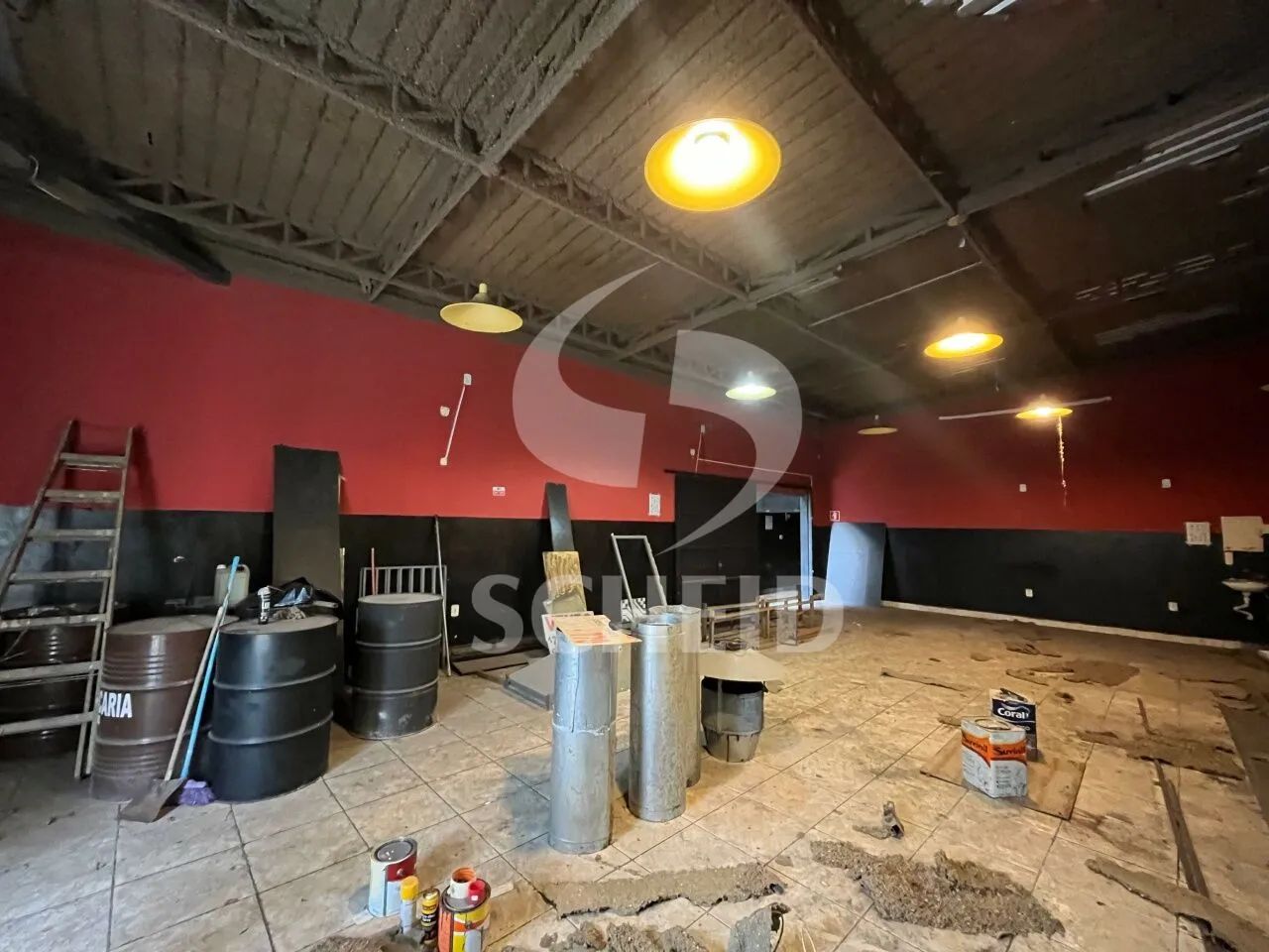 Galpão comercial para venda de 232,00m² útil com 5 vagas, na Cupece - Foto 4