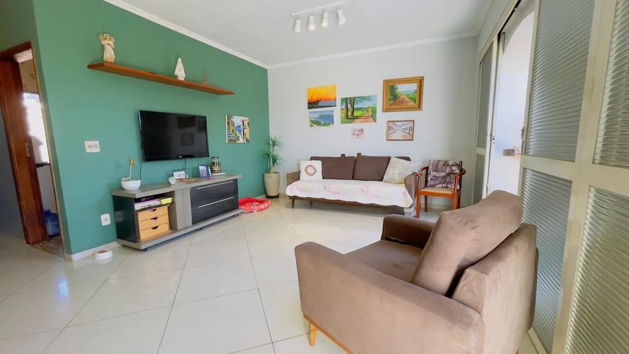Casa 3 Quartos à venda no Jardim Nova Itália com 176 m².