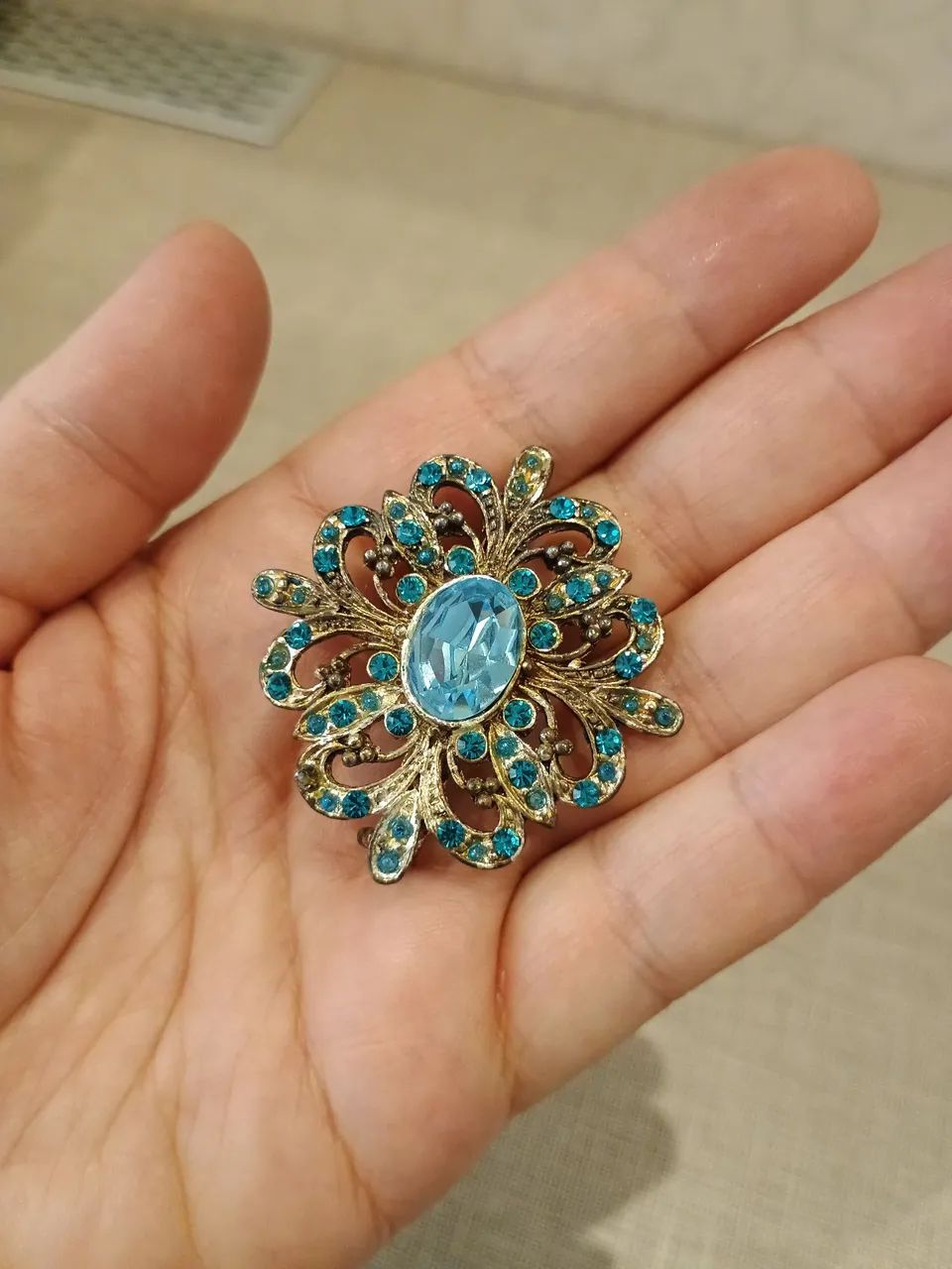 Broche vintage com cristais azuis - Foto 3