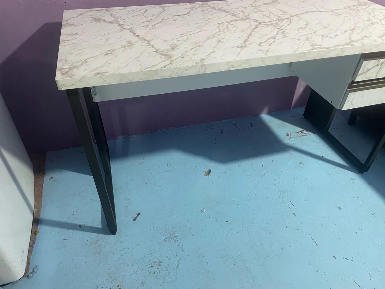 Mesa de escritório marmorizada - Foto 3