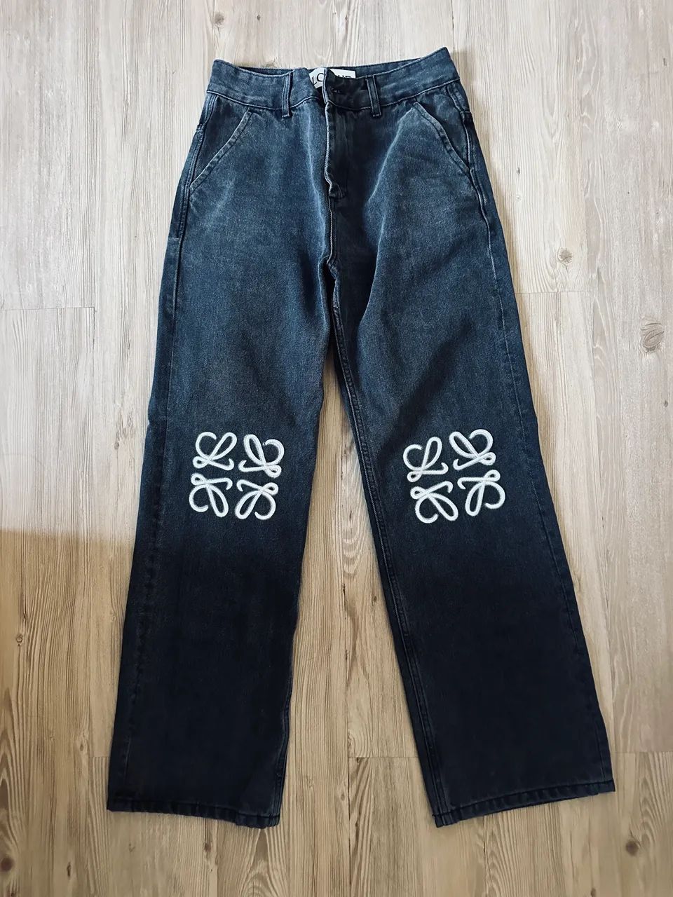Calça jeans bordado loewe - Foto 2