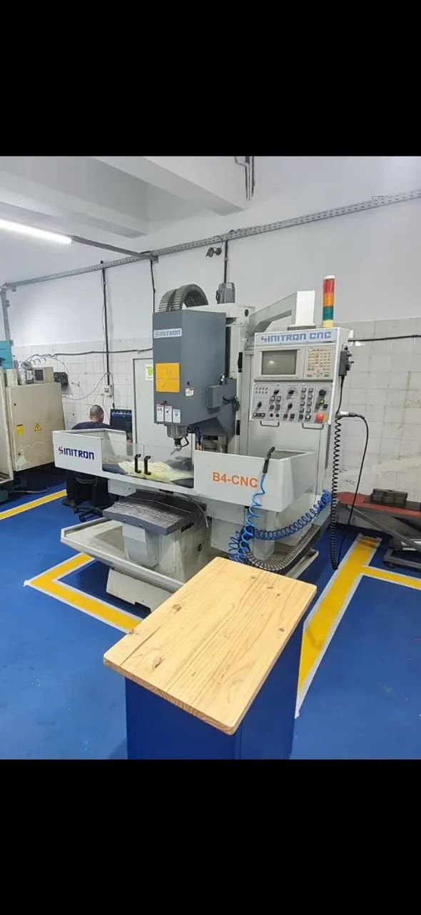 Fresadora cnc sinitron b4