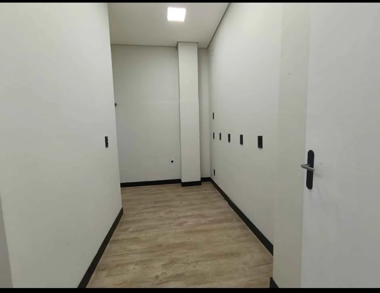 Aluga-se sala comercial no centro de Jaraguá do Sul - Foto 4