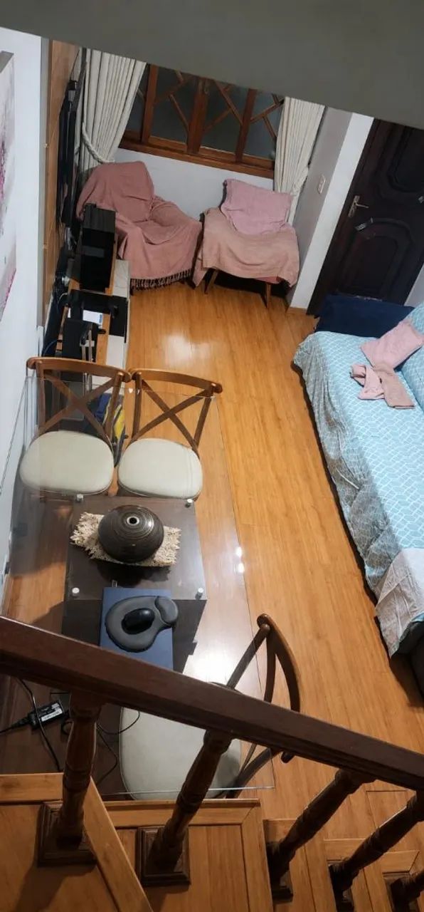Sofá, poltronas e conjunto de mesa de jantar com cadeiras - Foto 4