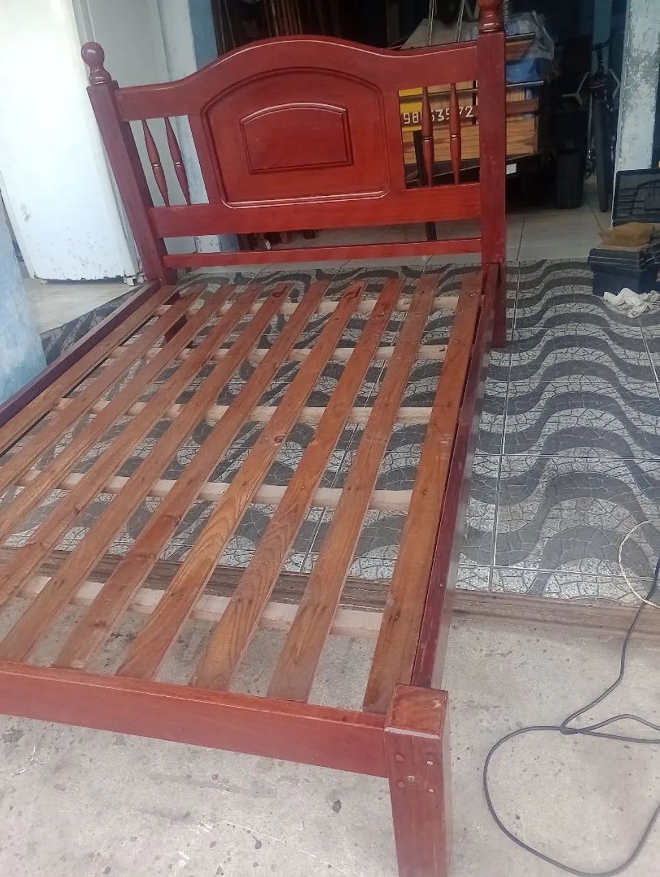 Cama de casal madeira nobre e maciça 999,00 - Foto 5