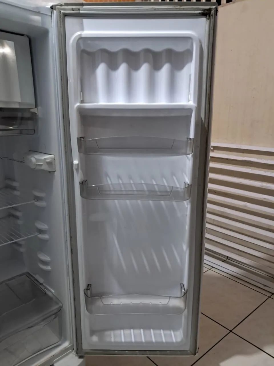 Geladeira Esmaltec 220 volts - Foto 4