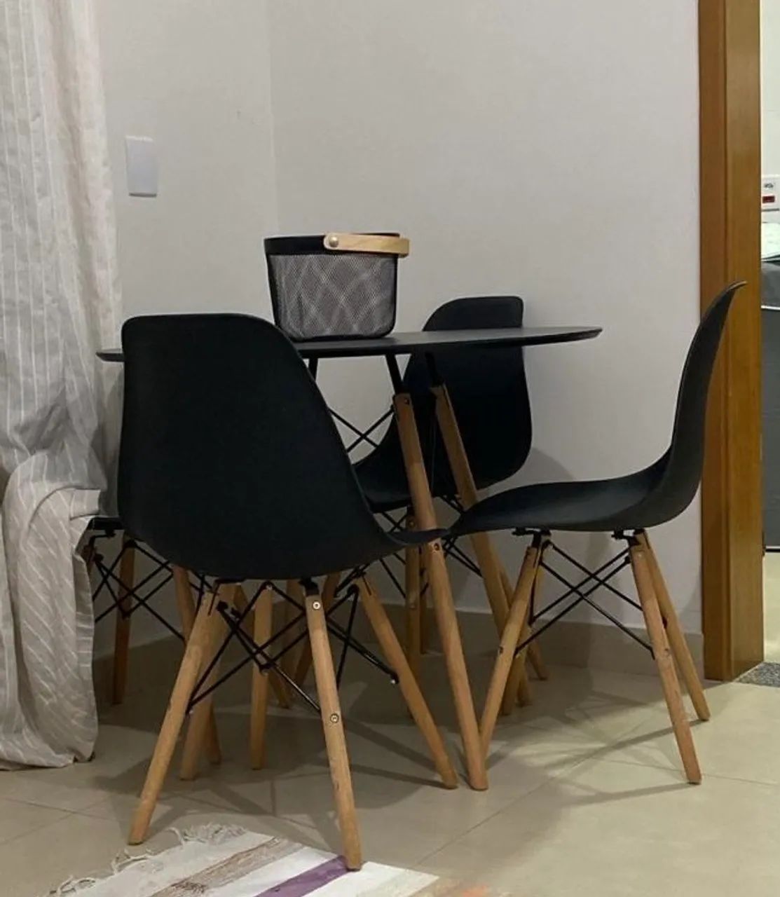 Mesa com 4 Cadeiras