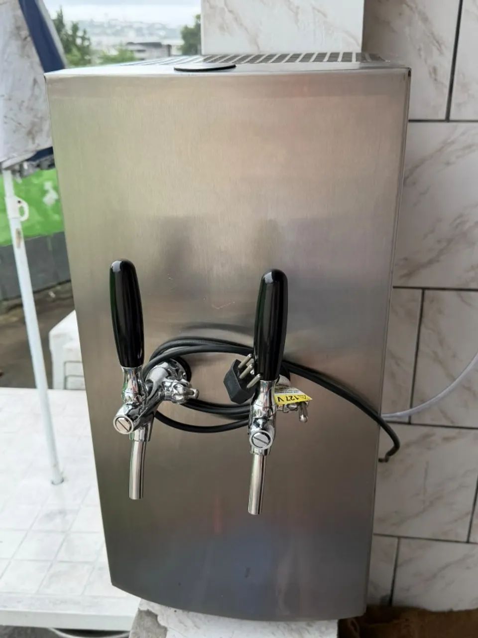 Vendo chopeira elétrica semi nova já vai com casco e cilindro  - Foto 2