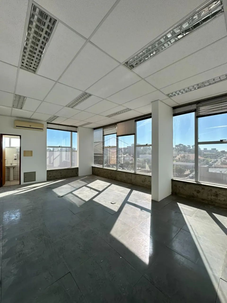 EDIFICIO COMERCIAL EUROPA - EXCELENTE SALA COM 40,54M² EM LOCALIZAÇÃO PRIVILEGIADA - Foto 2