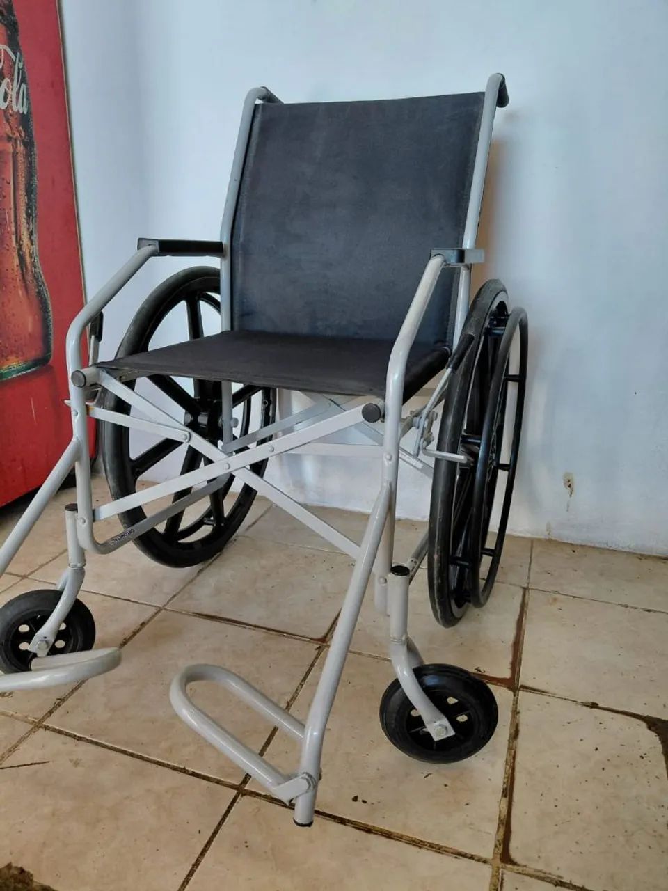 Cadeira de rodas nova - Foto 2