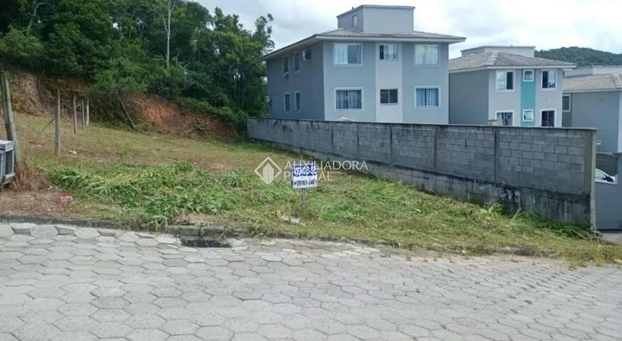 Terreno escriturado em loteamento, com 425 m², em Biguaçu.