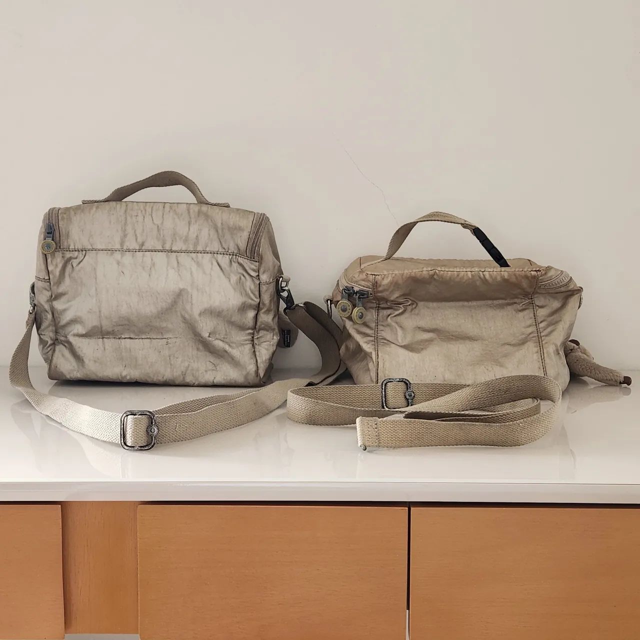 Conjunto Mochila kipling dourada com lancheiras - Foto 3
