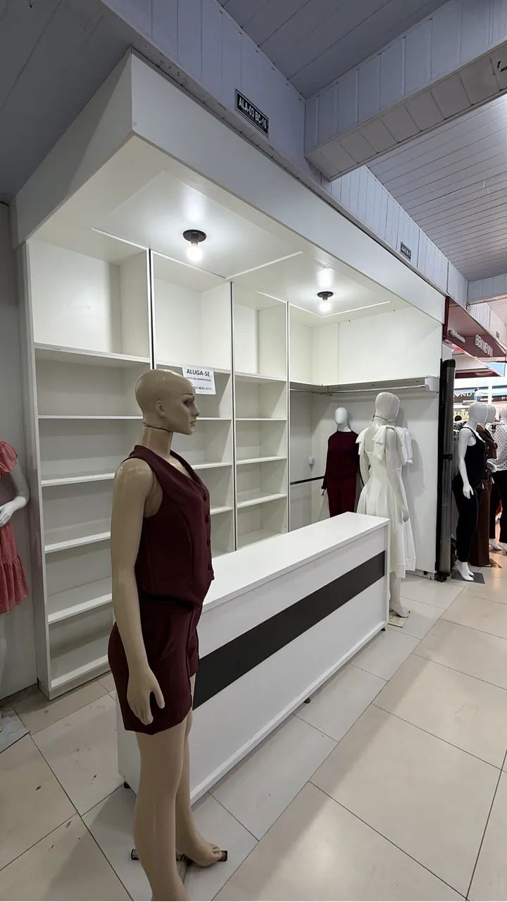 Aluga se bancas e lojas na região da 44