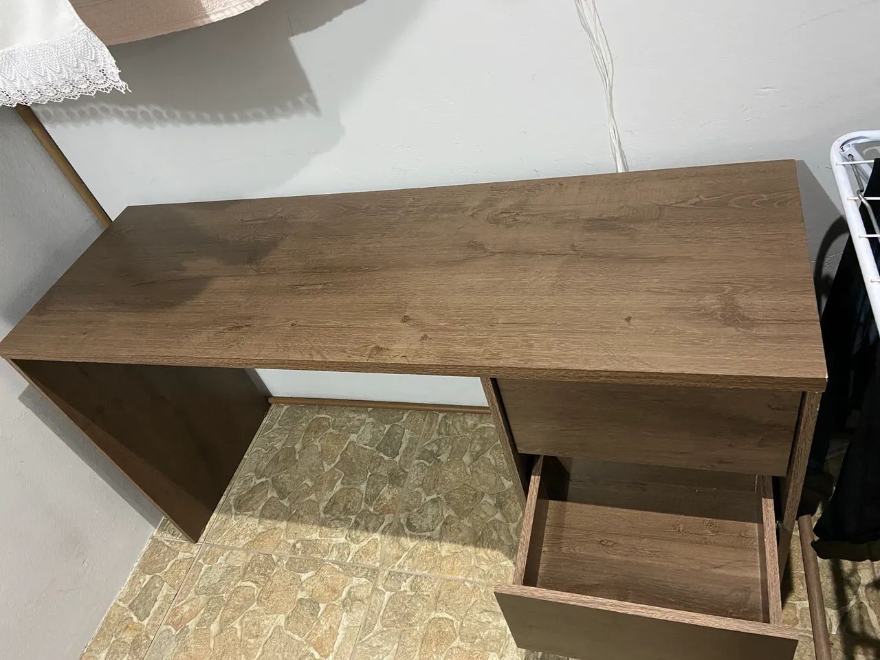 Escrivaninha com 3 gavetas  - Foto 4