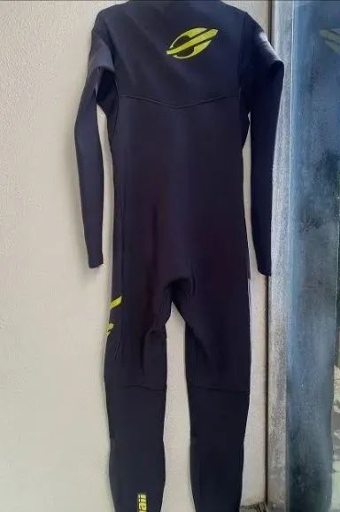 Roupa de mergulho da Mormaii