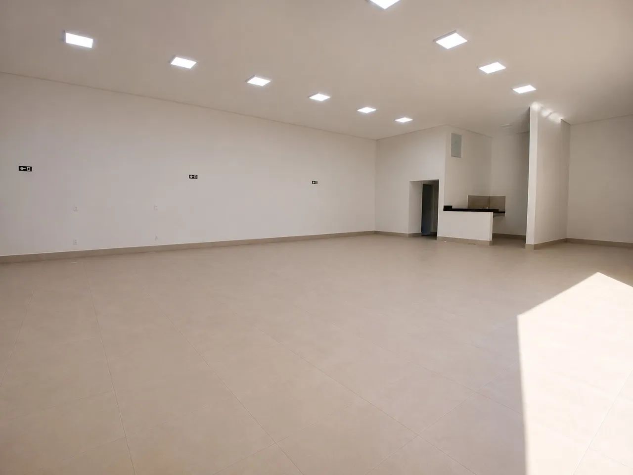 Sala comercial Av. 24 de Outubro, 186,00 m², Setor dos Funcionários, Goiânia.