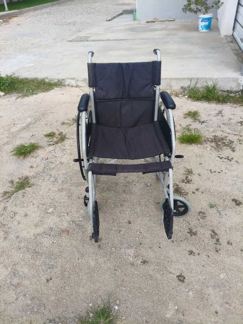 Cadeira de rodas Nova  - Foto 3