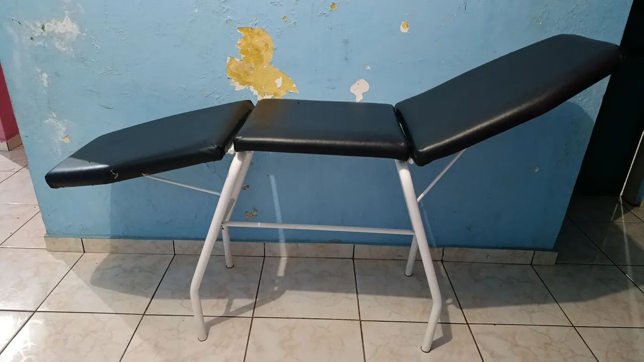 Vende-se maca e carrinho auxiliar 
