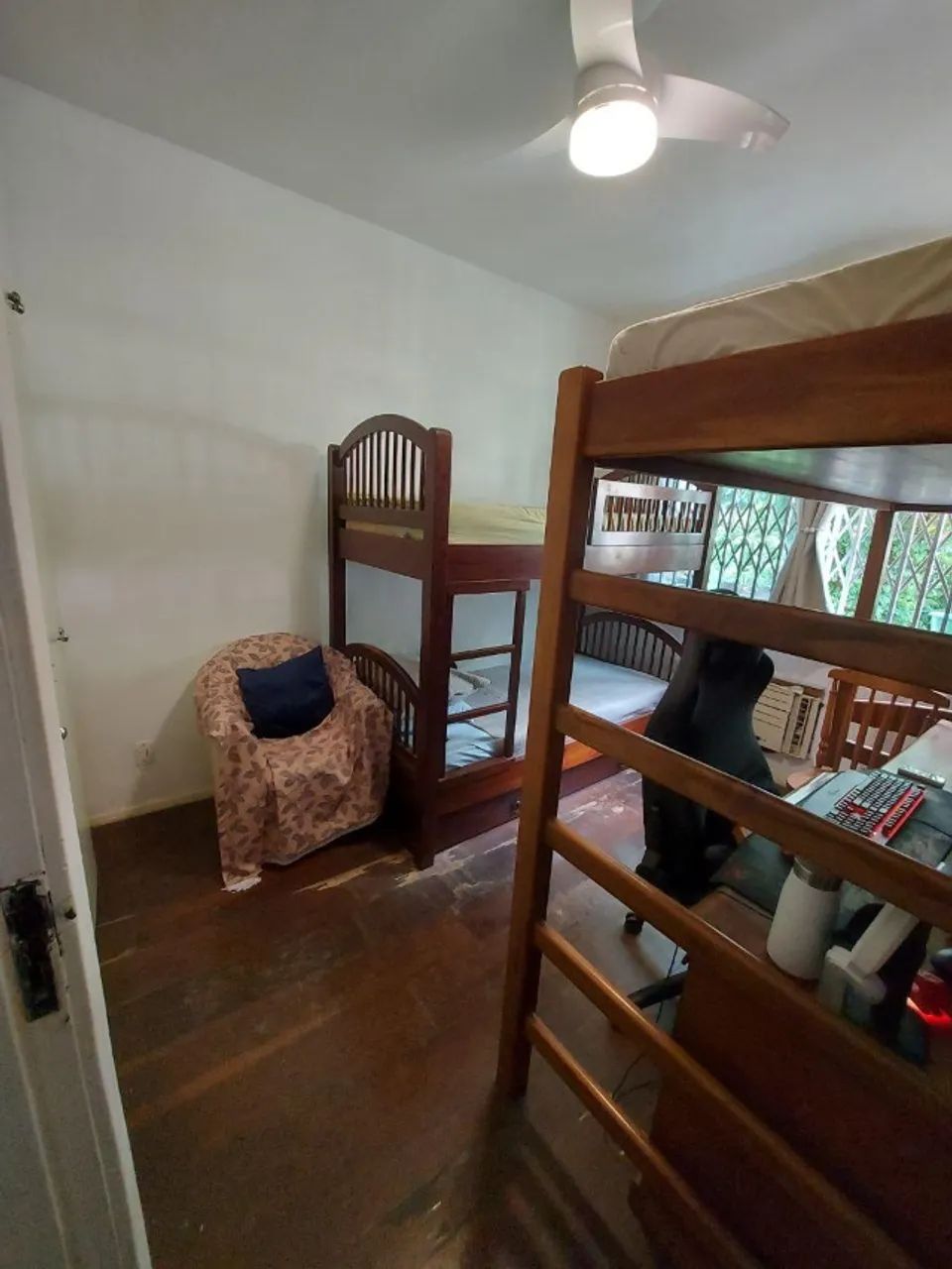 Cama beliche com cama auxiliar/gavetão em madeira maciça  - Foto 3