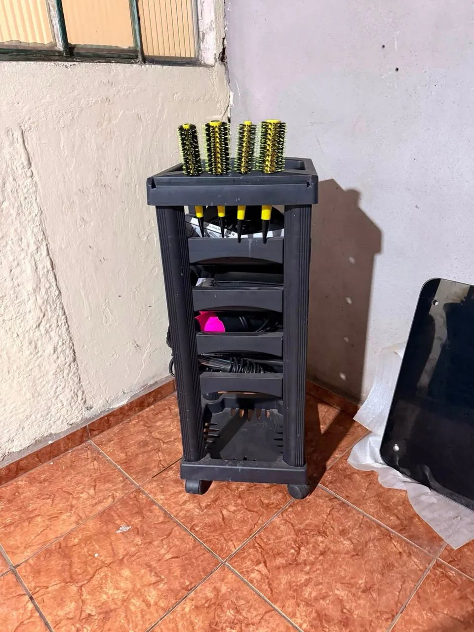 Cadeira para Salão de Beleza e Carrinho Auxiliar  - Foto 2