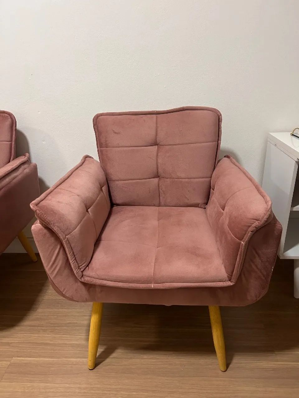 Poltrona Rose Goiaba Moderna - Impecável - Foto 5