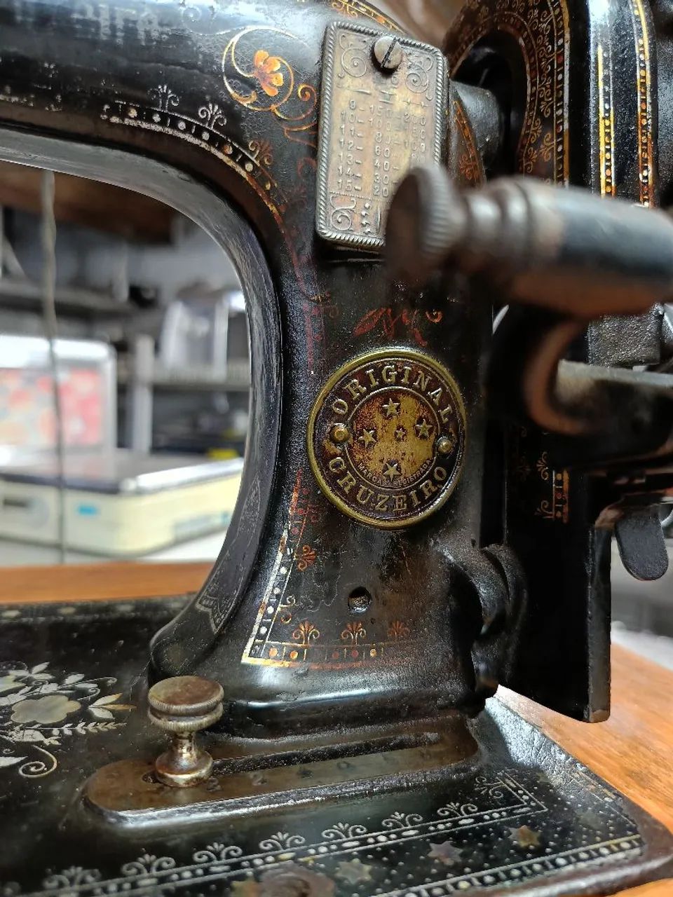 Máquina de costura antiga Original Cruzeiro relíquia  - Foto 2