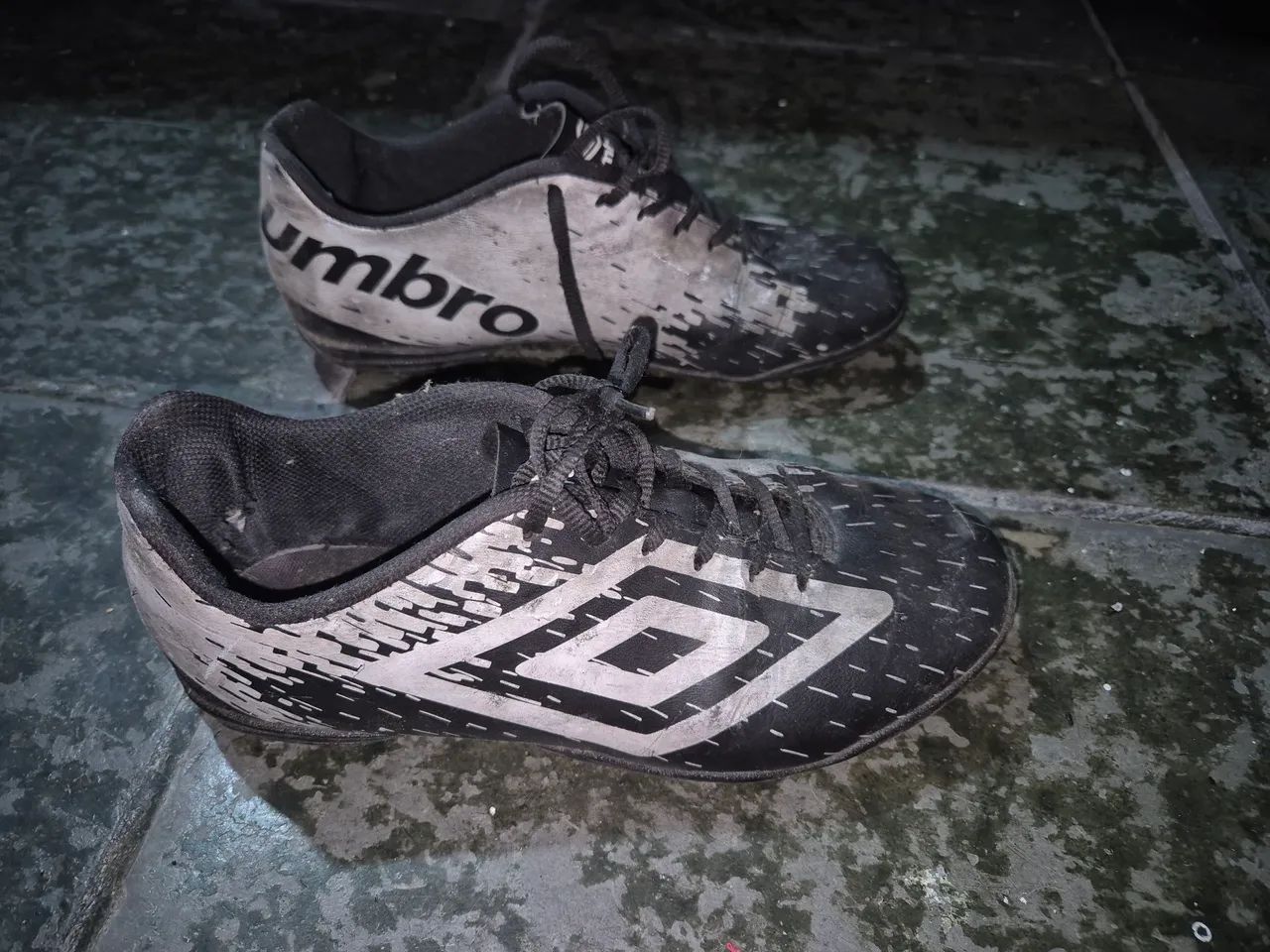 Chuteira Umbro Society 