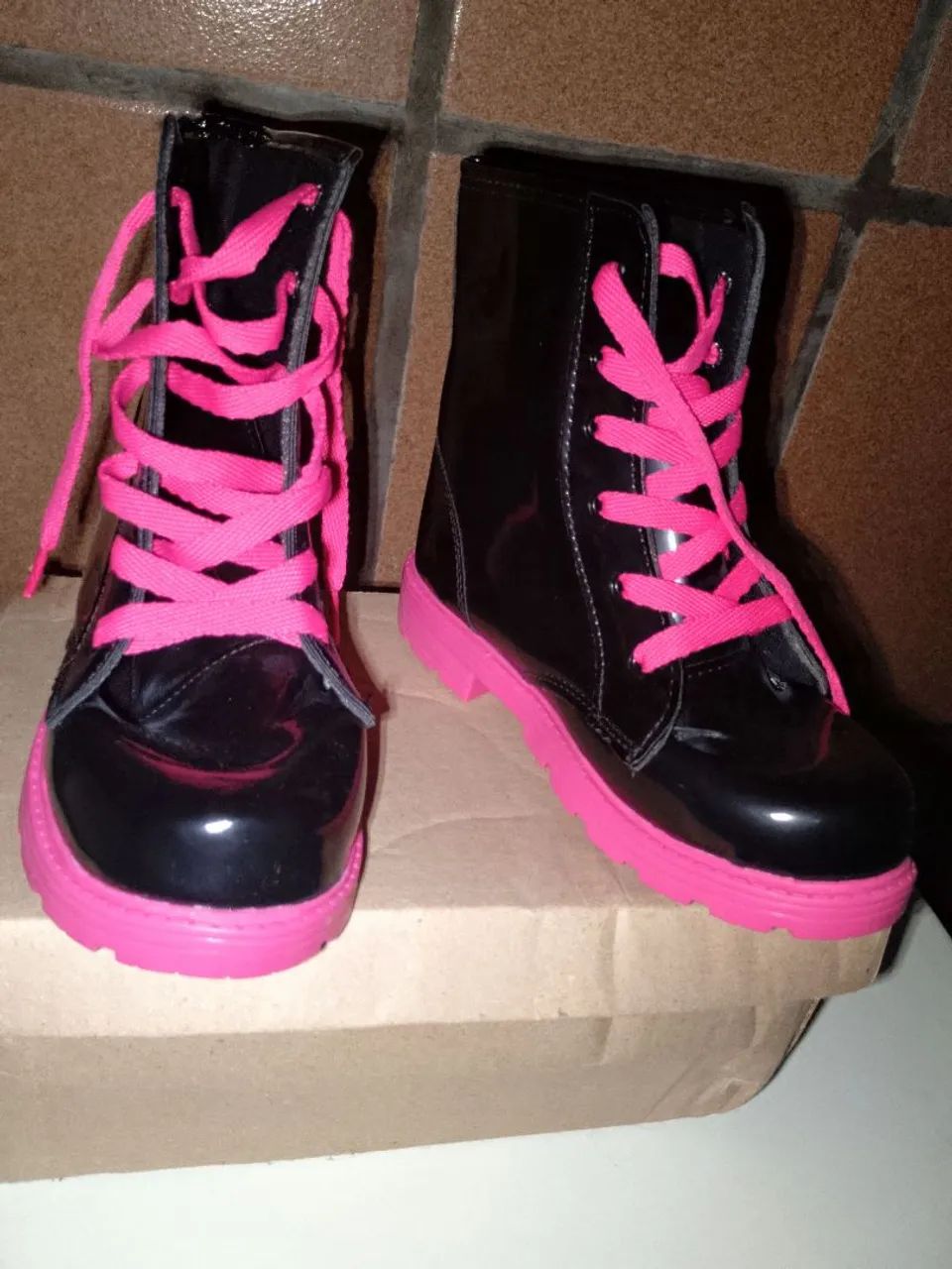 Vendo bota coturno infantil. Tamanho 31. - Foto 3