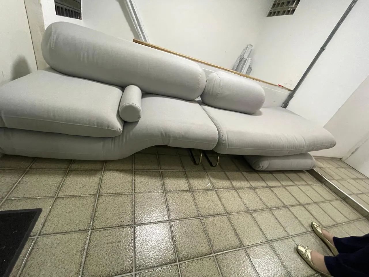 Sofá Cinza Contemporâneo  - Foto 5