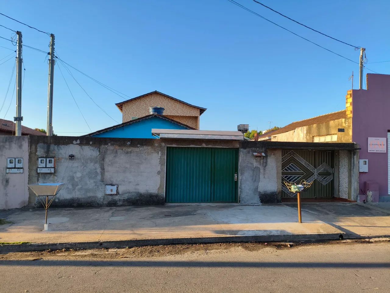 Sobrado com casa na frente 