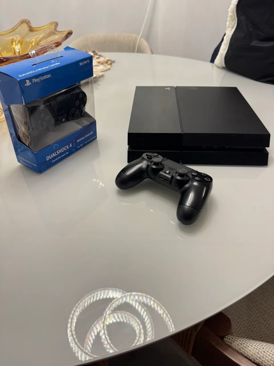 Ps4 Fat com 1TB - 2 controles 