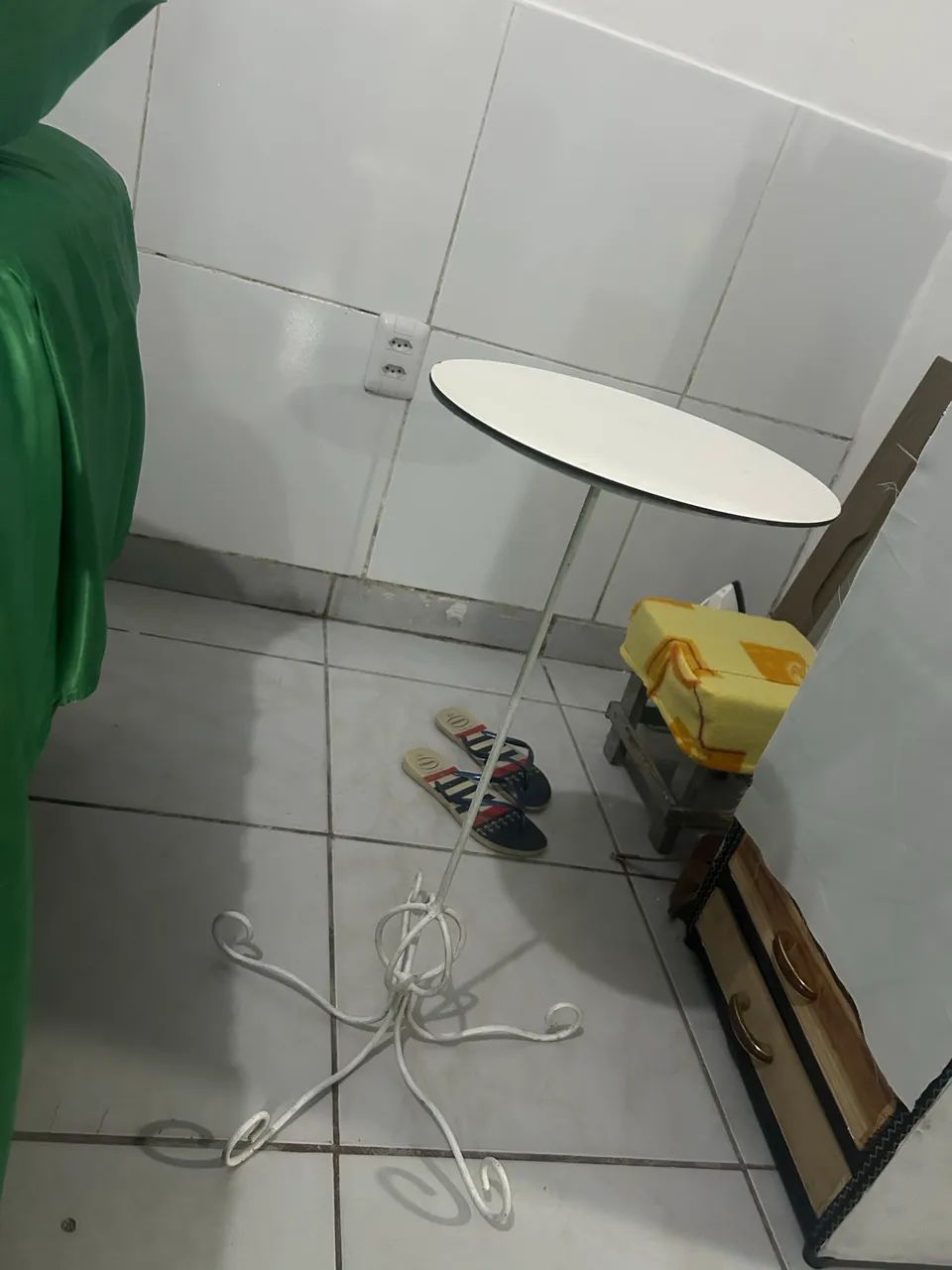 Mesa de canto / Suporte de ferro para plantas (dupla versatilidade)
